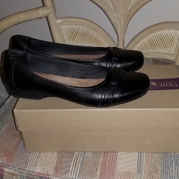 Clarks Shoes - Black flats